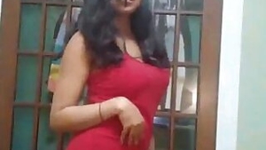 Solo video of the Indian chick plays with glasses and big boobies