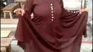 A seductive Indian woman has sex with her boss