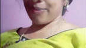 Aunt Mallu flaunts her cleavage
