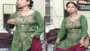 Indian aunty show her hot nude