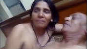 Desi auntie's big boobs and selfies are a must-see