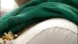 Desi bhabi show her boob nipple