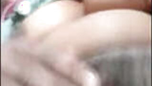Cute indian girl Shows her Boobs Pussy