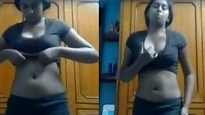Sexy Desi Girl Showing Boobs