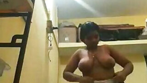 Tamil bhabhi wearing black bra after bath to cover pappaya boobs