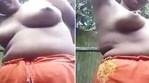 Camera catches natural Indian wife exposing XXX body in the fresh air