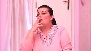 Mature Pussy Smoking Cigs