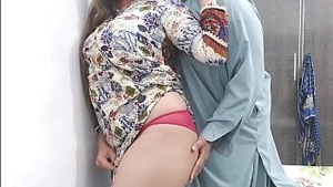 Shoulder pleasure with Desi bahu in Indian porn video