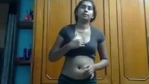 Indian beauty reveals her body and flirts with the lens
