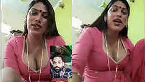 Aunty's busty cleavage on display in hot video