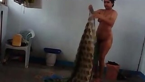 XXX with her hairy armpit aunty wears saree after bath