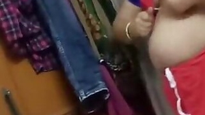 Sly dude makes XXX record of his nude Desi GF dressing after sex