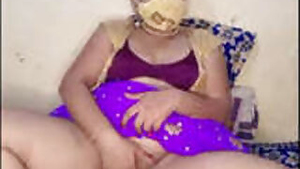 Desi Bhabhi fingering pussy