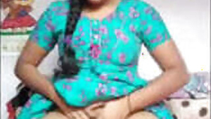 Desi girl Busty showing