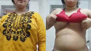 Sexy Desi Girl Showing Boobs And Pussy