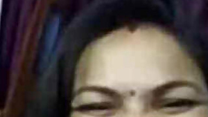 Indian whore gives sex joy to XXX fans flashing a bit her pussy