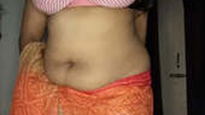 Indian housewife flaunts her curves in front of camera
