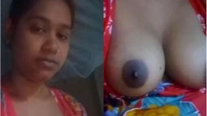 Exclusive video of a Desi girl exposing her breasts and vagina