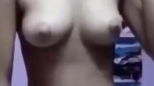Desi barbie receives own fingers in pussy while talking on phone