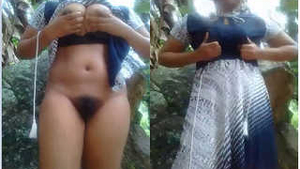 Hot Indian babe flaunts her body in exclusive amateur video