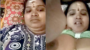 Desi auntie pleasures herself in a video call