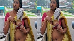 Exclusive Horny Bhabhi's Video Call with Boobs and Pussy Exposed