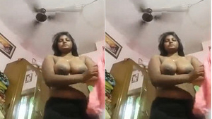Desi Indian girl changes her clothes in exclusive video