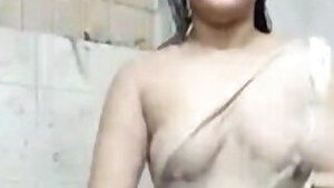 Desi indian Girl bathing in saaree